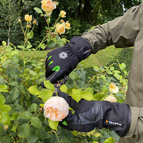 Waterproof gardening glove